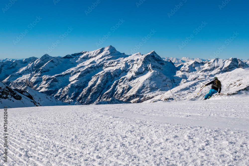 Fototapeta premium Skier in the Italia alps of Gressoney