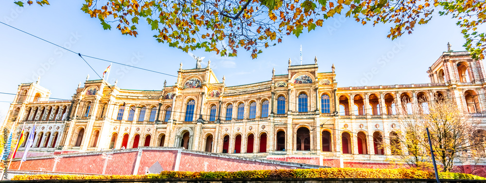 Obraz premium A wide view of the historic palace Maximilianeum in Munich in Bavaria