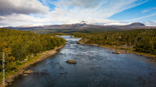 Falesjavrre river, view on the mountains