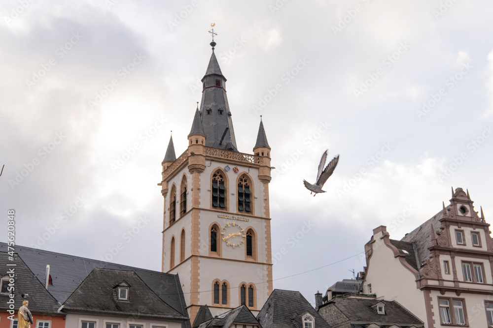 Obraz premium St. Gangolf Kirche Trier