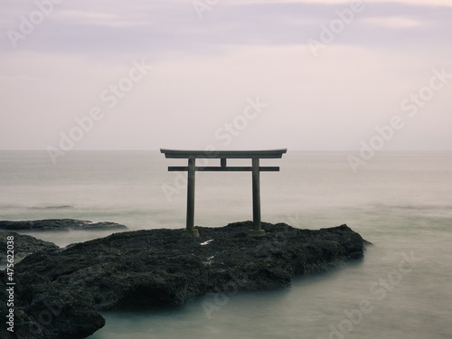Schilderij op canvas Ibaraki,Japan - December 17, 2021: A torii or a Shinto gateway shrine gate on th
