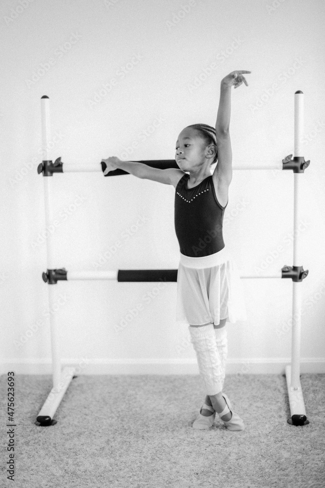 Fototapeta premium Black Girl practicing Ballet 