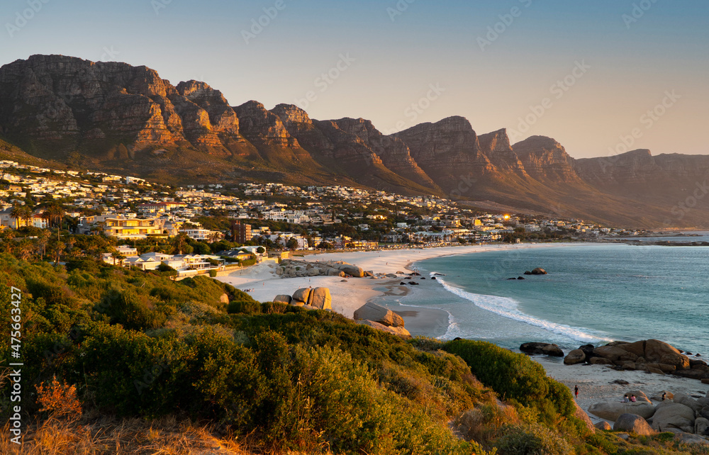 Naklejka premium Idyllic Camps Bay beach and Table Mountain in Cape Town, South Africa