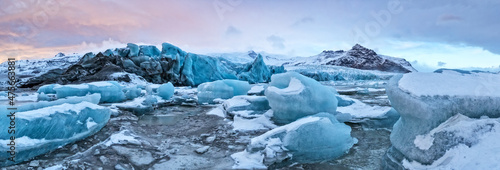 Fotografija Top of glacier floes with sunny sky, Iceland