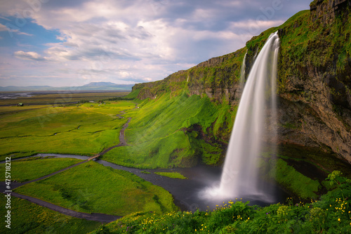 Fototapeta Naklejka Na Ścianę i Meble -  Seljalandsfoss Waterfall on the Seljalands River in Iceland