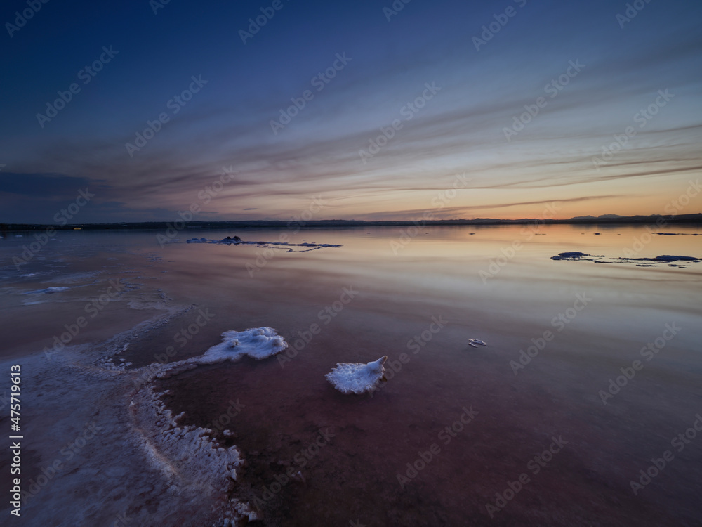 Fototapeta premium Sunset on the pink lagoon of the salt flats of Torrevieja, Spain