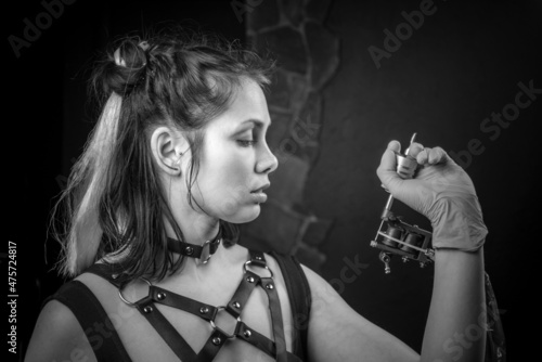 Obraz na plátně Tattoo specialist posing in a workshop studio