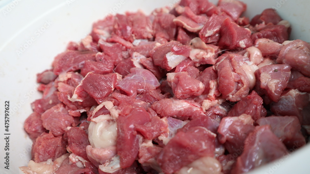 Preparation of cut meat for satay