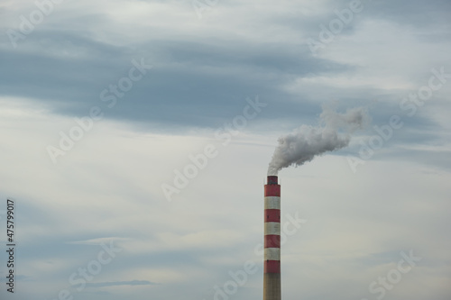 Foto Factory chimney or tower with smoke coming out