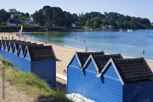 Cabanes de plage sur l'île aux moines en Bretagne, France photo