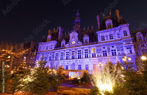 Tableau sur toile Parisian City Hall decorated with Christmas trees for winter holidays at night
