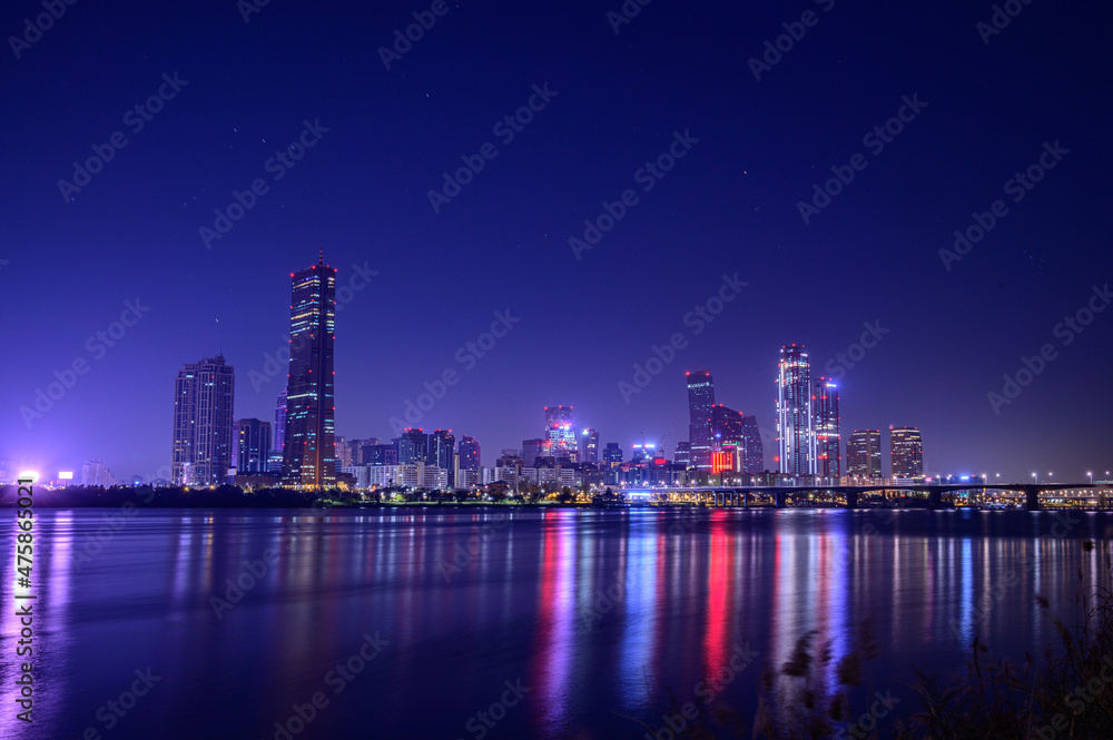 Fototapeta premium Cityscape night view of Yeouido, Seoul at sunset time