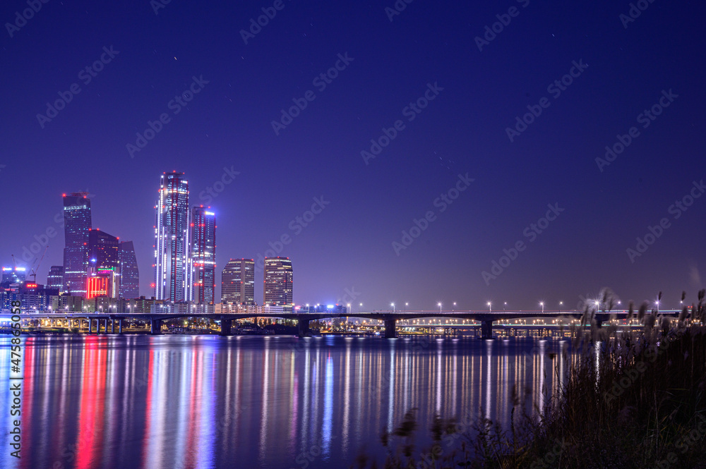 Fototapeta premium Cityscape night view of Yeouido, Seoul at sunset time