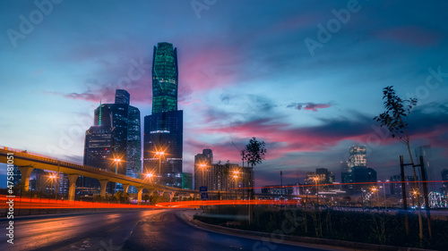 Cuadro en lienzo city skyline at night, Sunset over the King Abdullah Financial District in the capital, Riyadh, Saudi Arabia