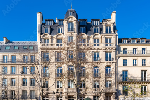 Fototapeta Naklejka Na Ścianę i Meble -  Paris, beautiful building rue Royale, in a luxury district 
