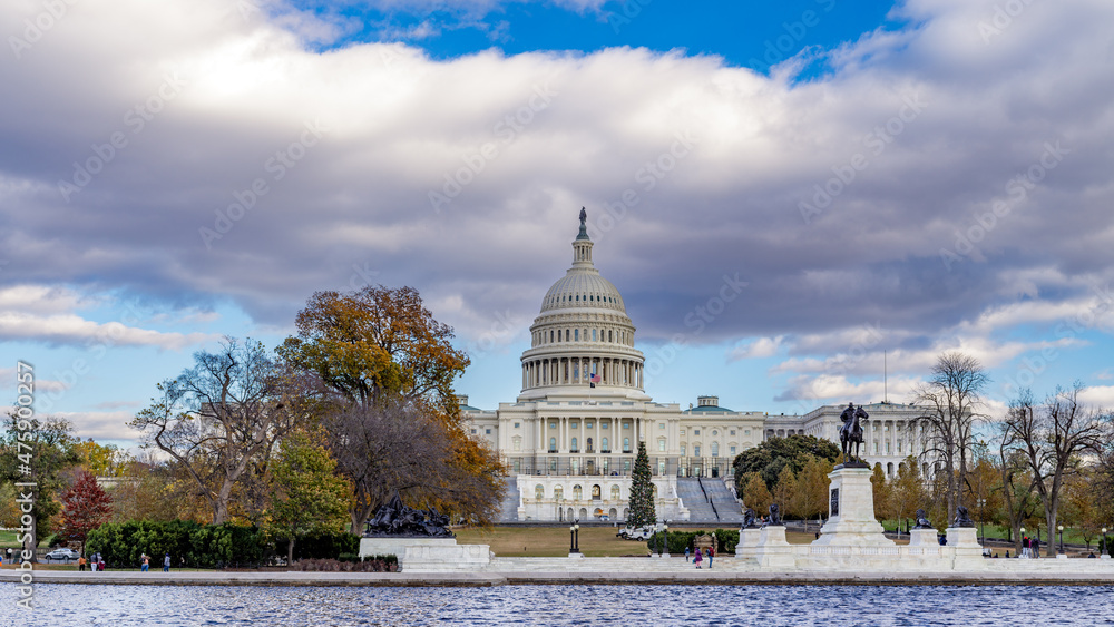Fototapeta premium Capital with reflecting pond and cloudy sky