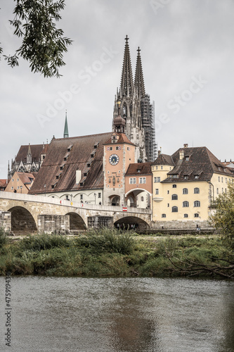 Regensburg mit der Steinernen Brücke in Bayern