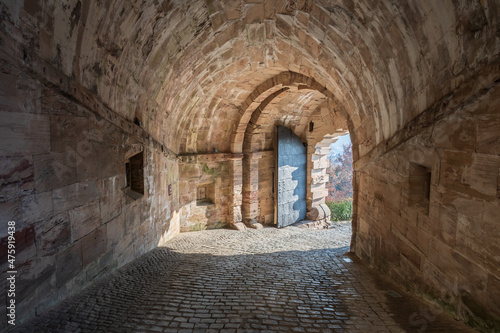 Tunnel in the wall to the entrance of a castle © Federico Acosta