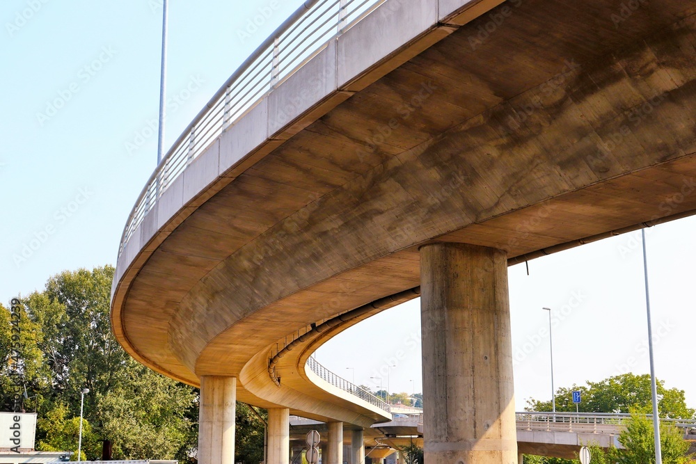 Car overpass on high supports