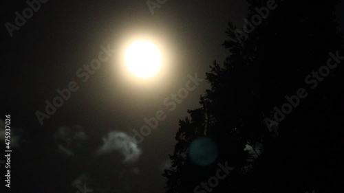 夜空に浮かぶ満月　2021年12月　コールドムーン