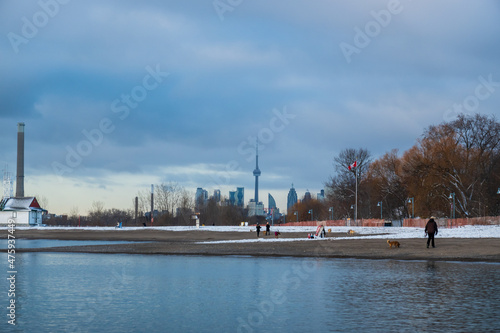 Canvas Print The morning after a small snow storm  in Toronto’s iconic Beaches neighbourhood in December, people are out walking with their dogs along the boardwalk and the shoreline