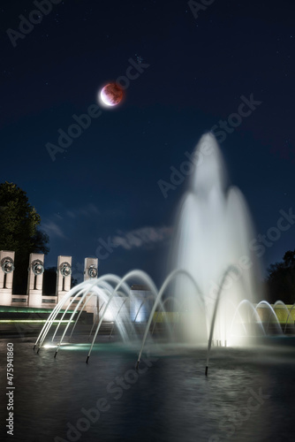 Wallpaper Mural The November 2021 early morning Lunar Eclipse over the World War II Memorial on the National Mall in Washington DC. Torontodigital.ca