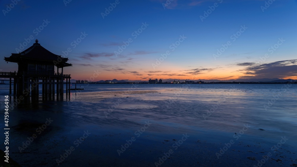 夜明け前の琵琶湖と浮見堂のコラボ情景@滋賀 夜明け前の琵琶湖と浮見堂のコラボ情景@滋賀
