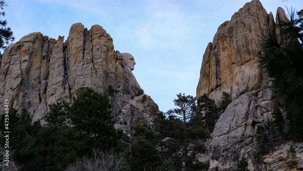 Fototapeta premium Profile of Mount Rushmore from the road, Black Hills, South Dakota