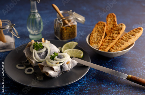 Foto pickled herring on a plate