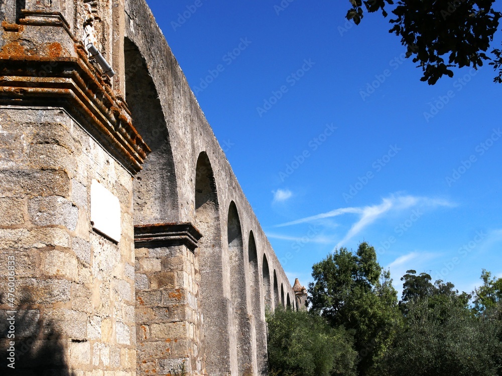 Fototapeta premium Aqueduc de l'Agua de Prata à Evora dans la région de l'Alentejo au Portugal