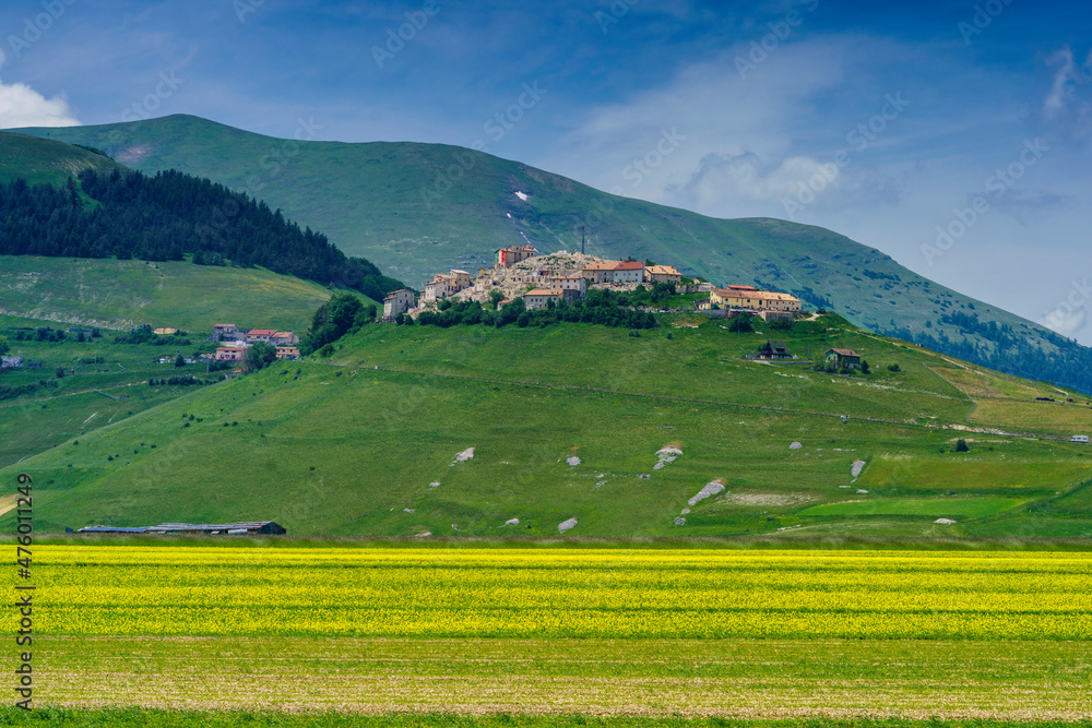 Piano Grande di Castelluccio, mountain and rural landscape