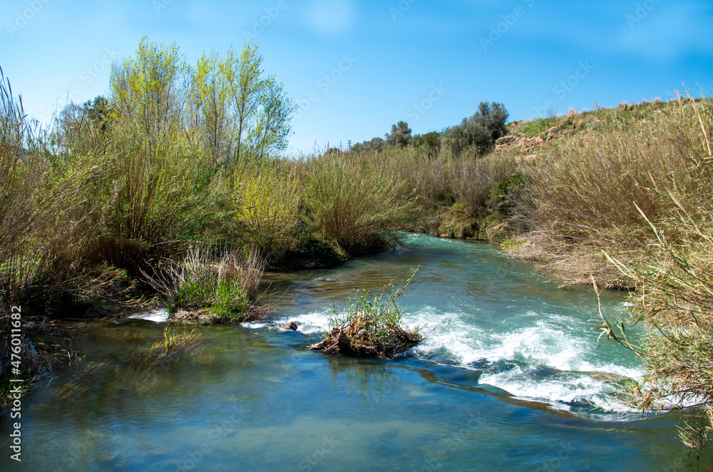 Río Turia, dentro del Parque natural, rodeado de montes y árboles. Río Turia, dentro del Parque natural, rodeado de montes y árboles.