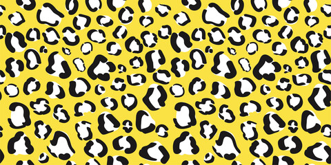 Fotobehang Geel patronen Geel luipaardprint patroon dierenhuid  © Mariia