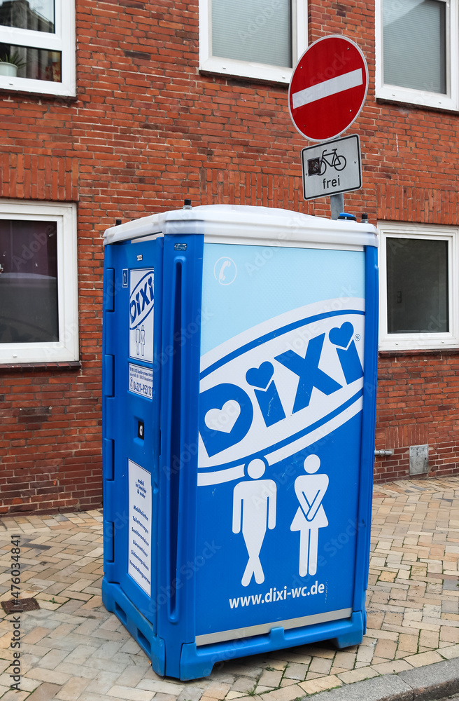 KIEL, GERMANY - Oct 30, 2021: Vertical shot of a portable toilet in a blue  plastic house of the company Dixi in Kiel, Germany Stock-Foto | Adobe Stock