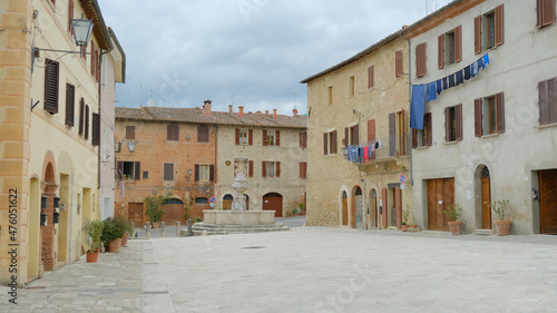 Il centro storico di Asciano in provincia di Siena  Italia.