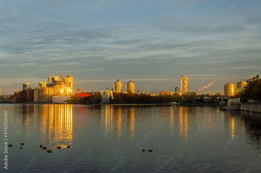 High-rise buildings on the shore of the lake at dawn.