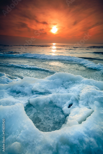 Fototapeta Vertical shot of glaciers in the Baltic Sea coast at the beautiful sunset in Pal