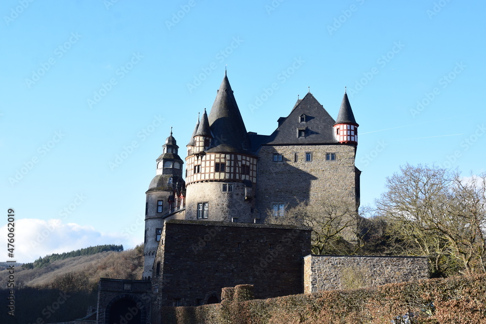Schloss Bürresheim in der Eifel während des Winters