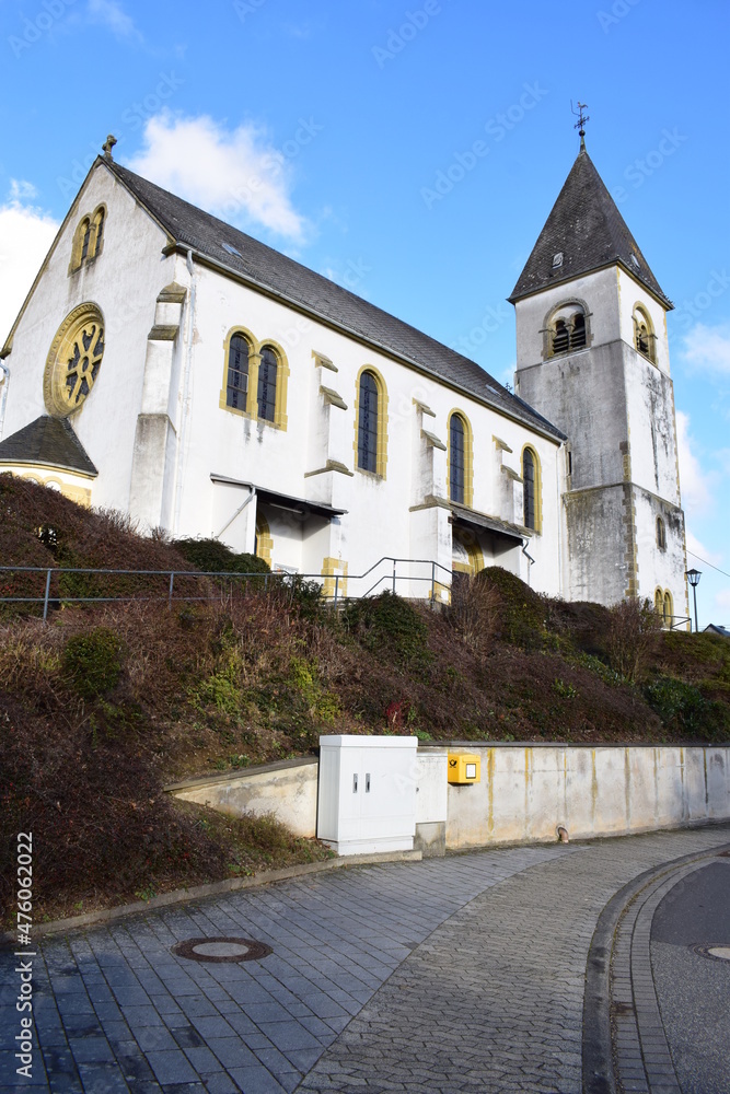 weiße Kirche im Dorf Kirchwald weiße Kirche im Dorf Kirchwald