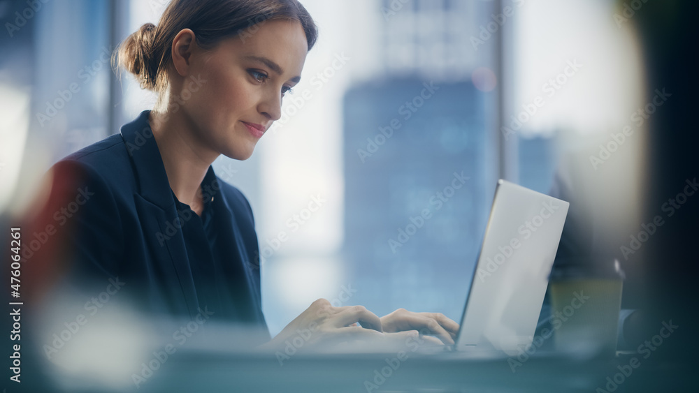 Close Up Portrait of a Successful Businesswoman Working on Laptop in Open Office with Colleague, Confident Female CEO Analyze Financial Projects. Manager at Work Planning Marketing Campaign. - obrazy, fototapety, plakaty 