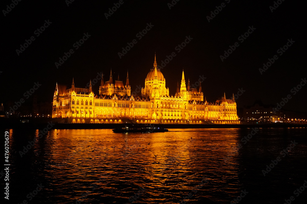 Fototapeta premium Parlamento de Budapest iluminado