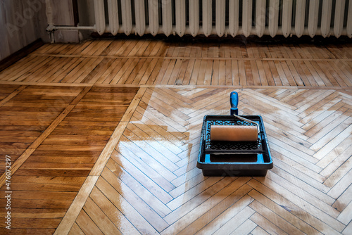 roller, varnish restoration of old parquet