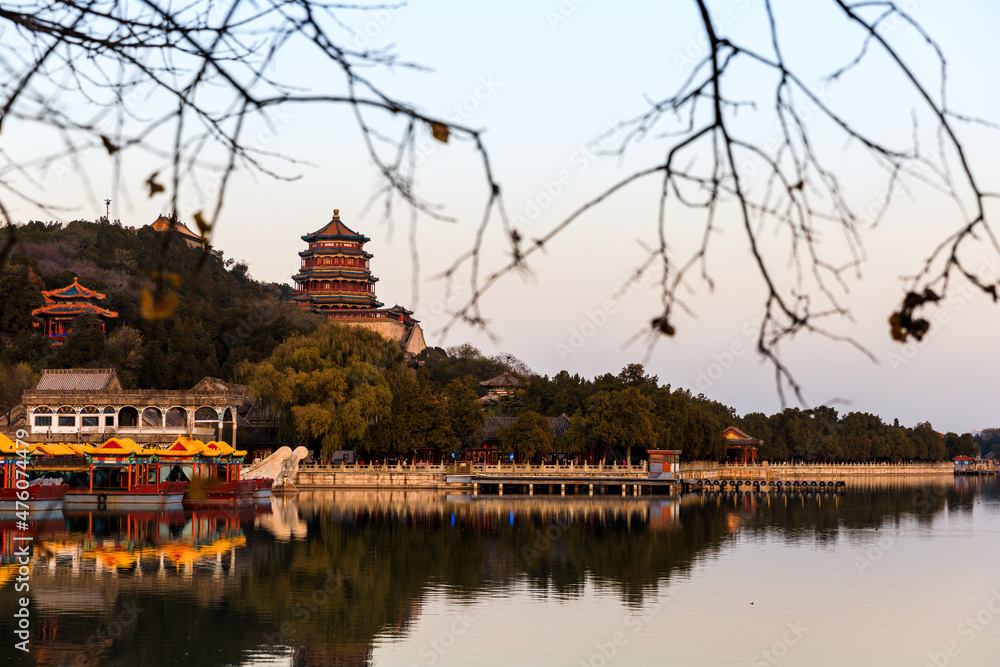 Naklejka premium China Beijing Summer Palace misty lake and tree view
