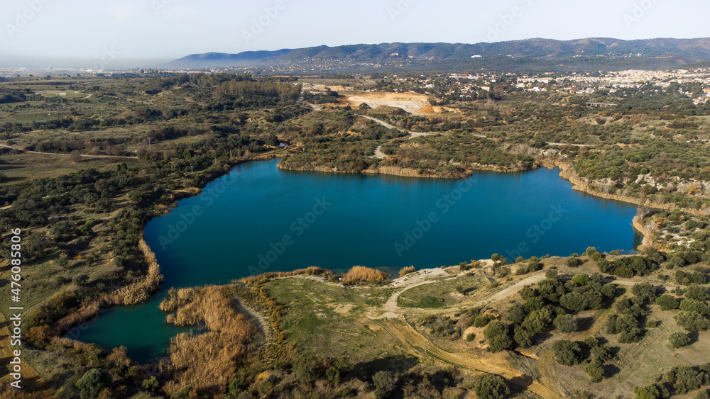 Obraz premium aerial photography from drone, of a lake with blue waters in the middle of nature, autumn