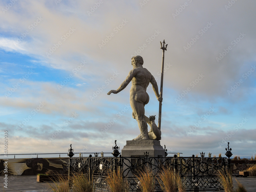 the sculpture of Neptune on Hel