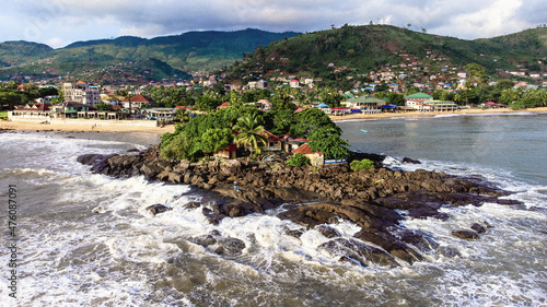 Foto Beautiful small island at laka beach