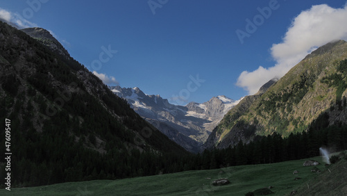 Fotografie The Gran Paradiso National Park is to the south-west of the Valle dAosta region of north-west Italy
