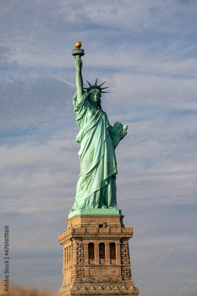Obraz premium Statue of Liberty and Skyline
