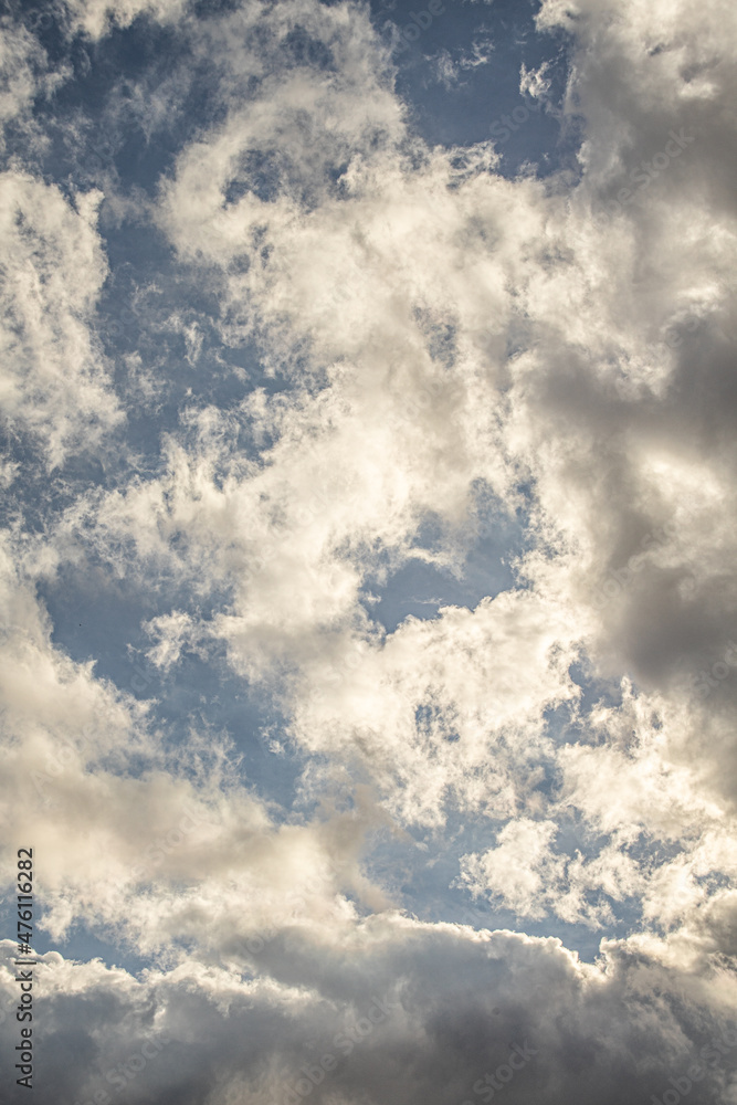 Obraz premium blue sky with many clouds. very cloudy