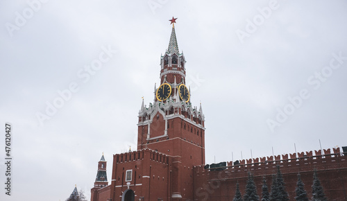 12 hours on the chimes of the Spasskaya Tower of the Moscow Kremlin on a winter day.